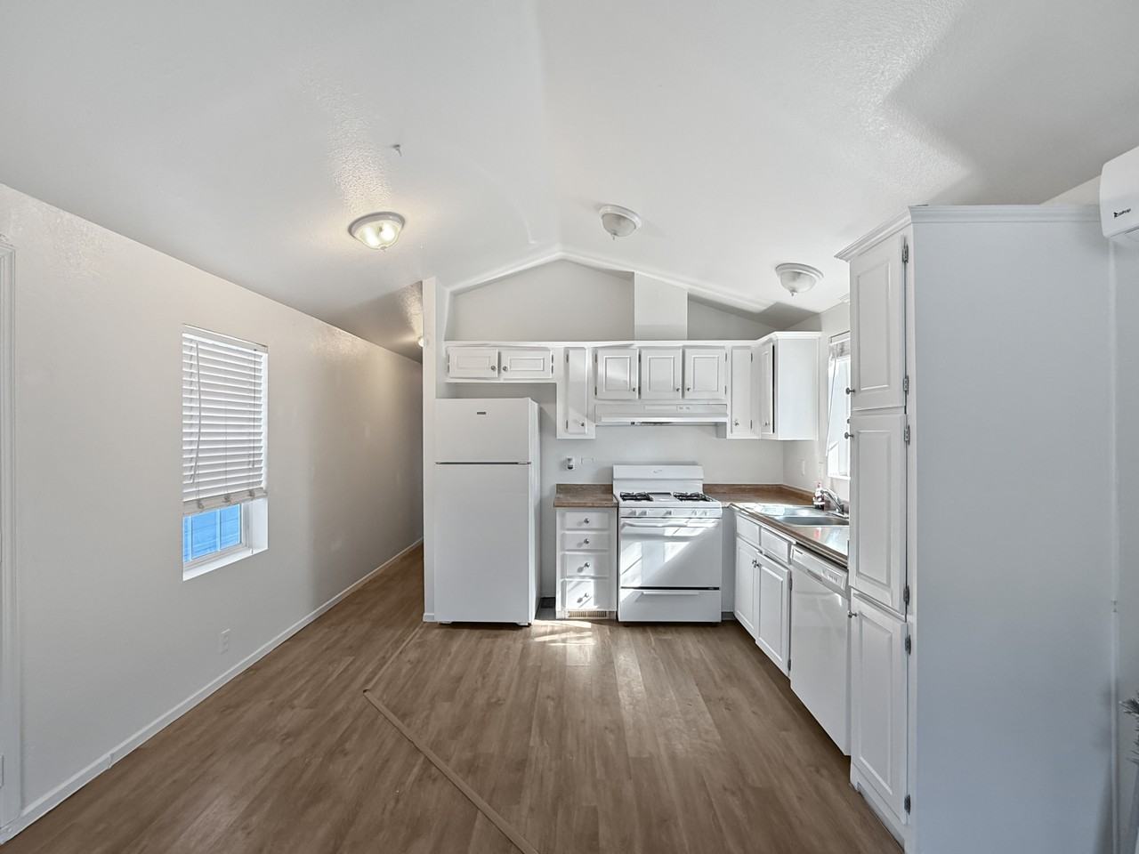 1019 33rd Street - Photo 4 of 10