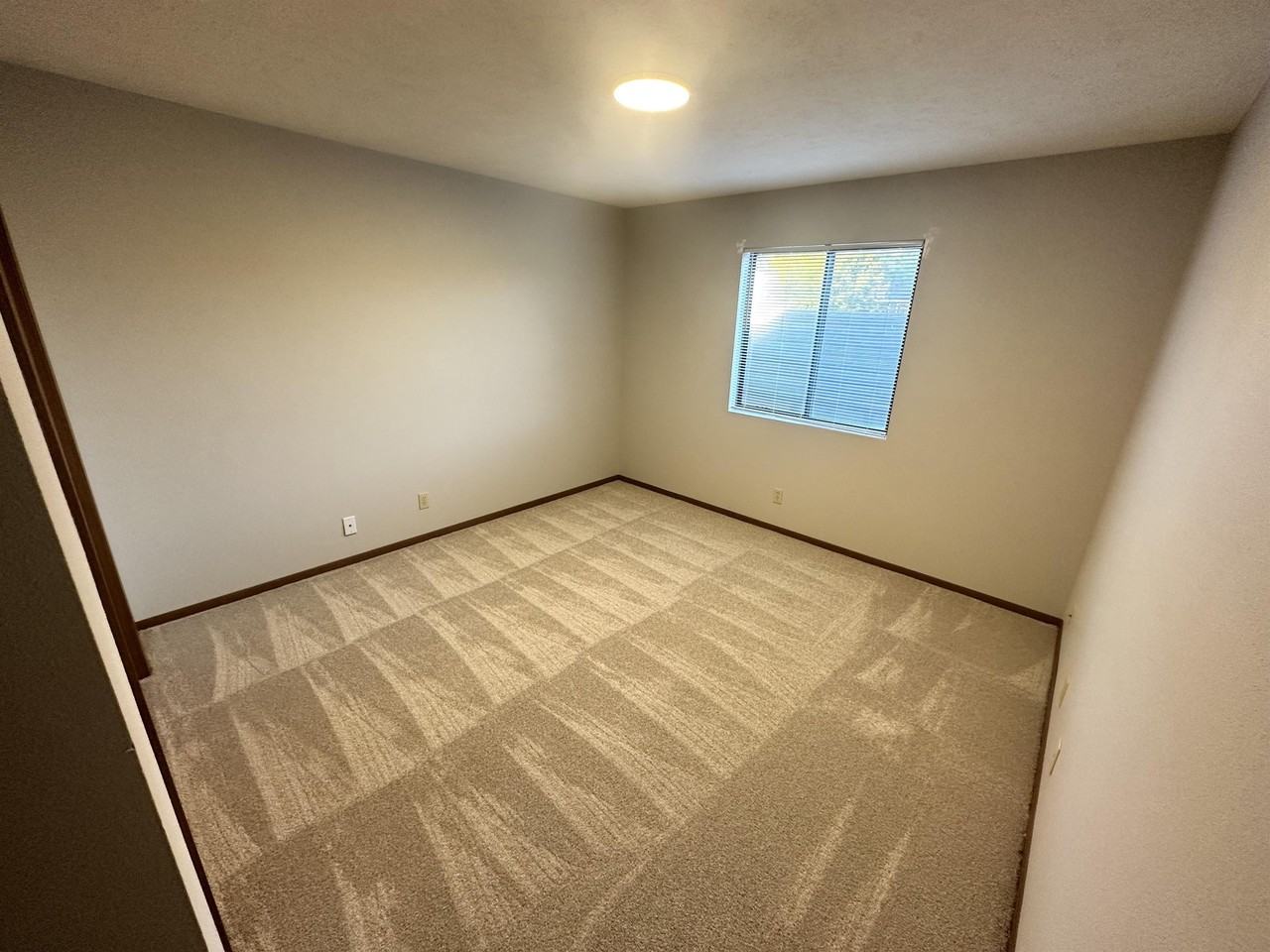 5820 S 52nd St - Photo 3 of 7