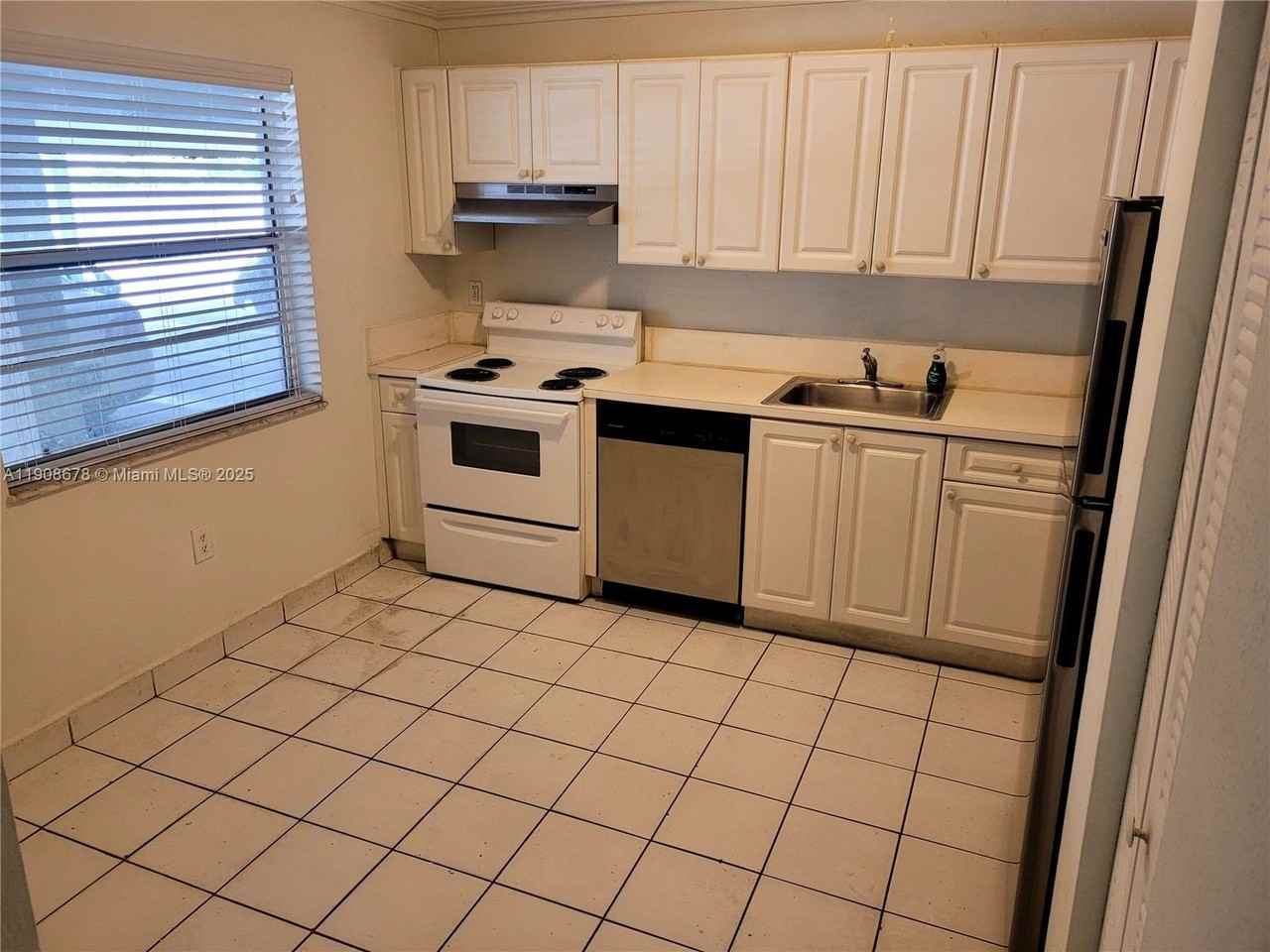 5100 Southwest 41st Street #114 - Photo 4 of 20