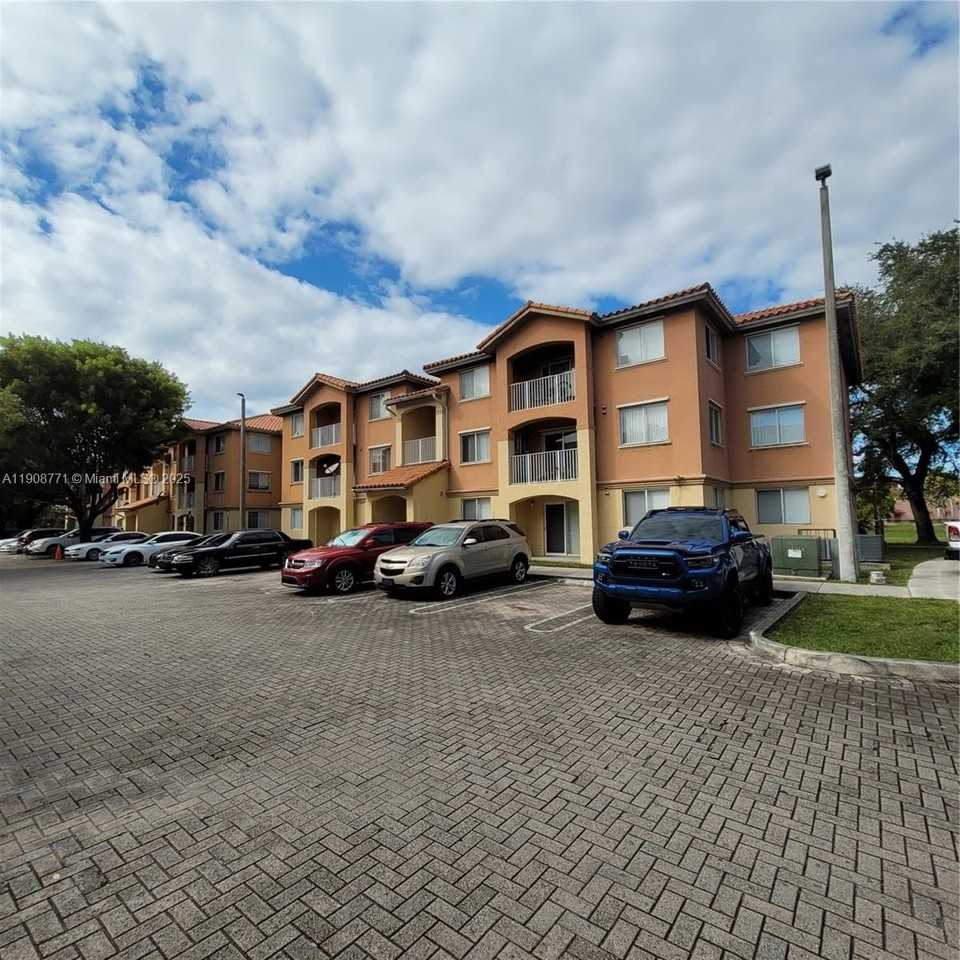 17612 Nw 25th Ave #103 - Photo 2 of 36