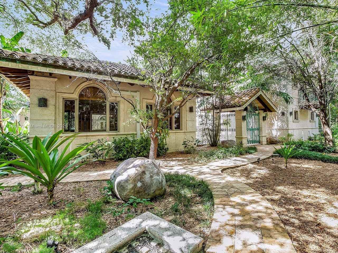 3504 Banyan Cir - Photo 3 of 29