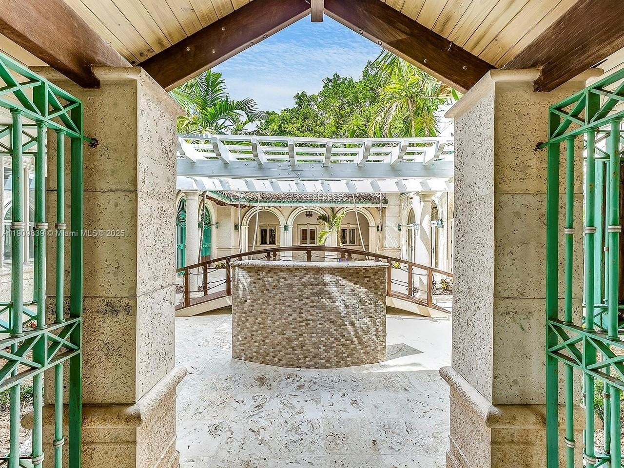 3504 Banyan Cir - Photo 5 of 29