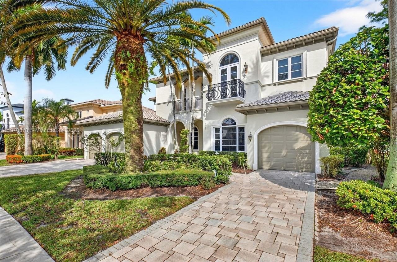 9597 Bridgebrook Dr - Photo 2 of 50