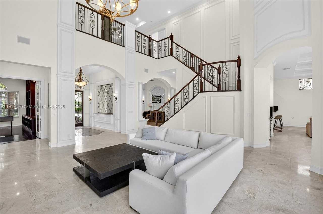 9597 Bridgebrook Dr - Photo 5 of 50