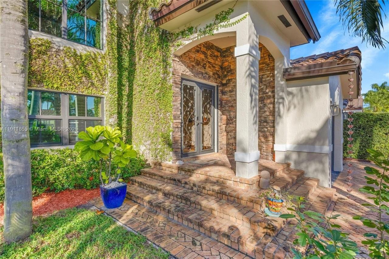 10845 Southwest 75th Street #10845 - Photo 2 of 28