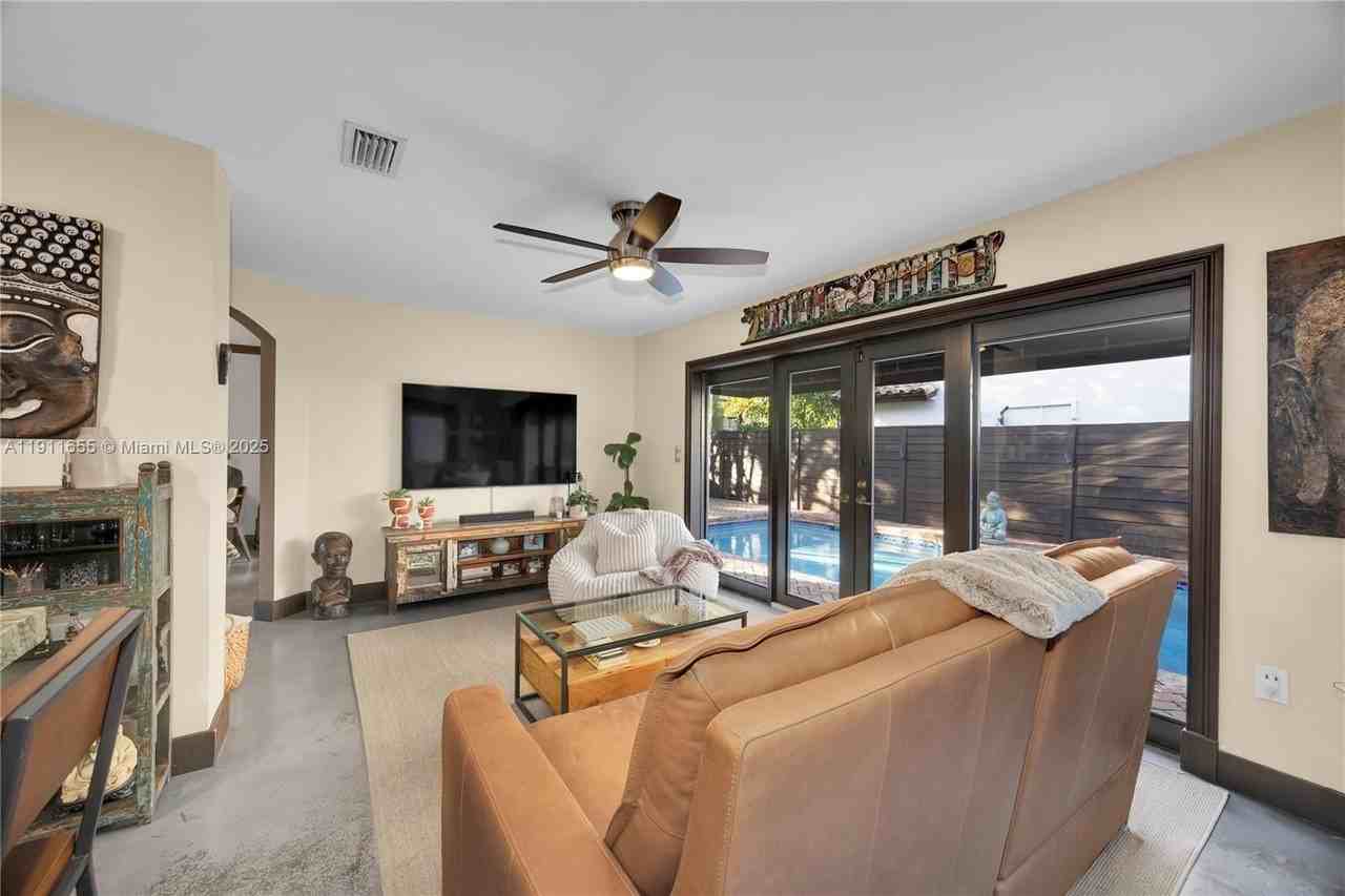 10845 Southwest 75th Street #10845 - Photo 6 of 28