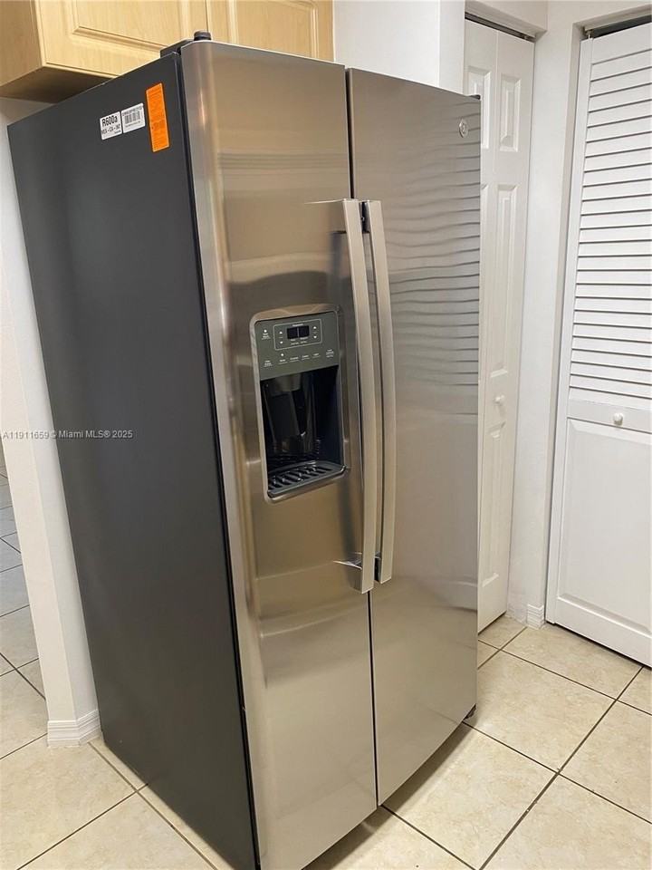 919 Sw 143rd Ter #2009 - Photo 6 of 24