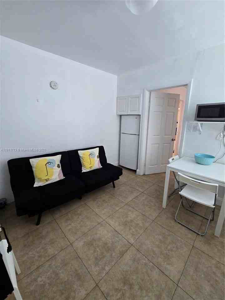 445 Nw 125th St #2 - Photo 5 of 10