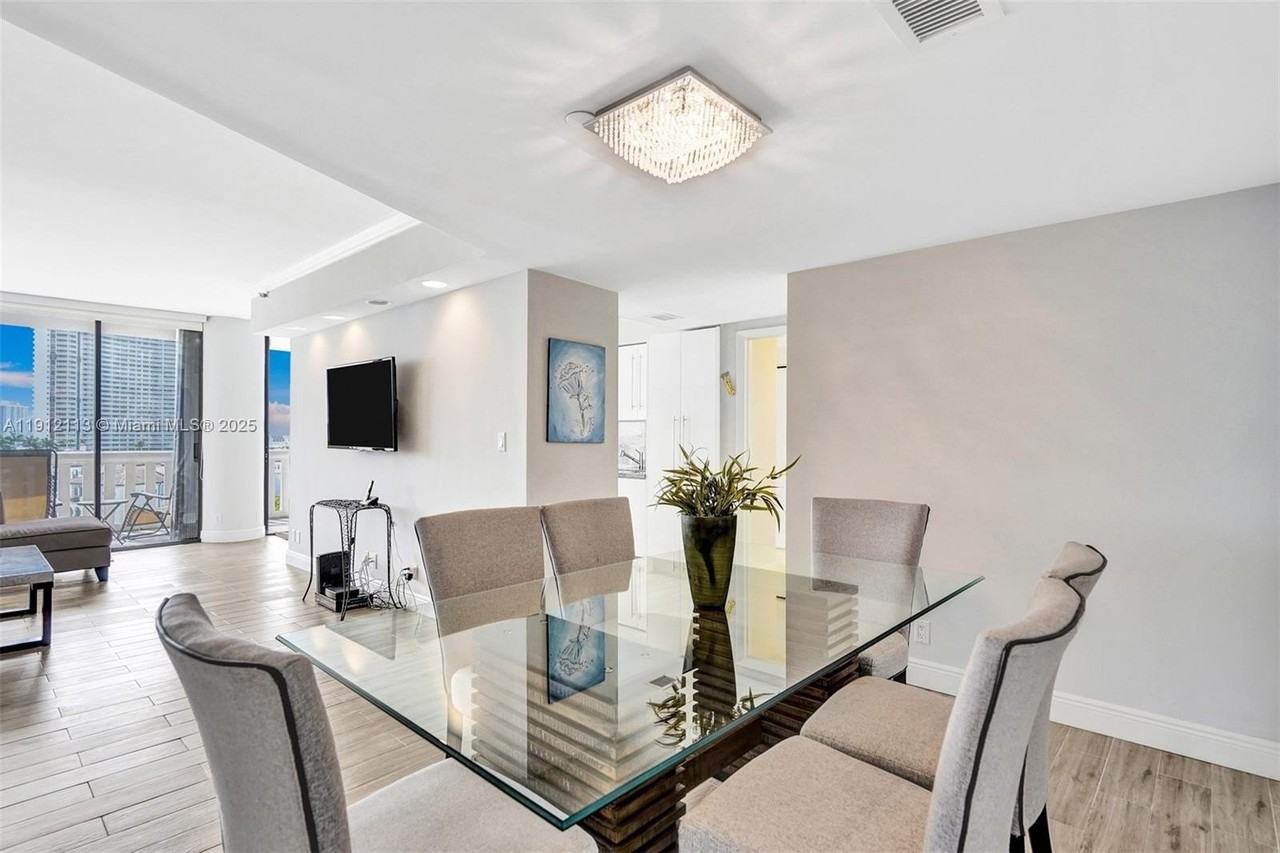 3000 Island Blvd #903 - Photo 2 of 24