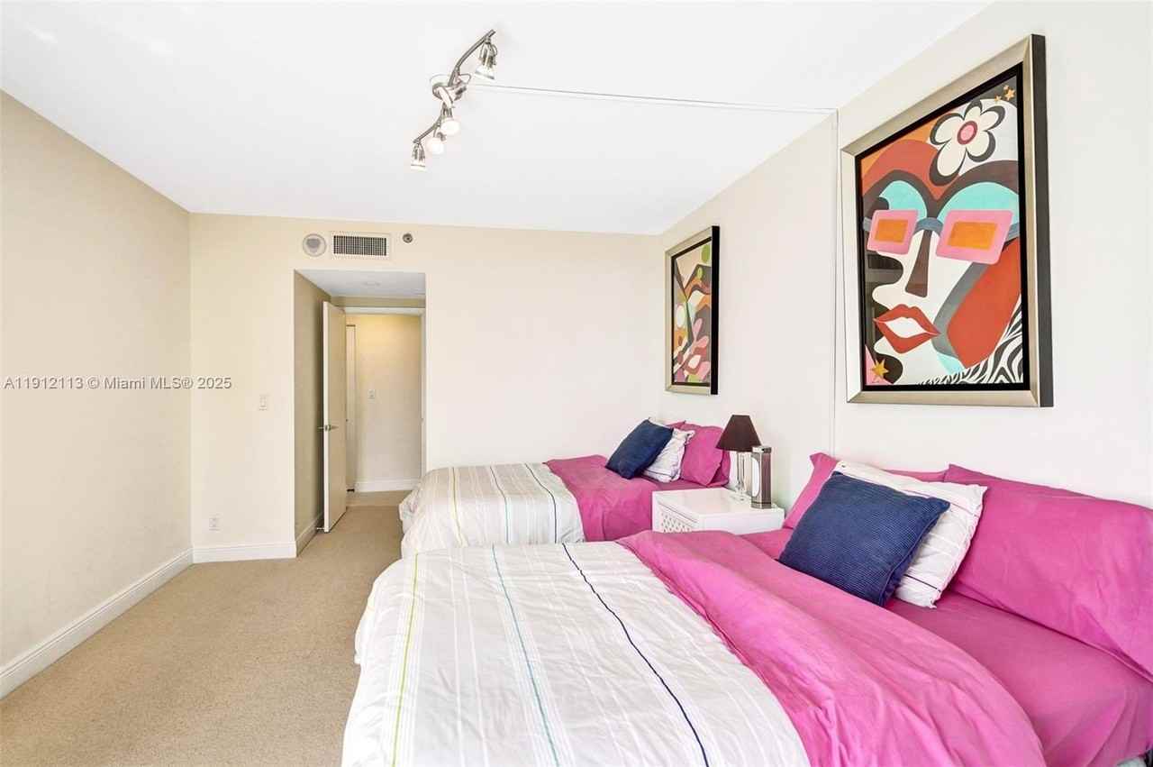 3000 Island Blvd #903 - Photo 6 of 24