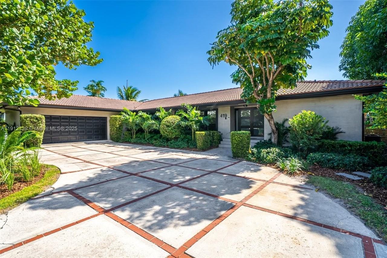 419 Alamanda Dr - Photo 2 of 31