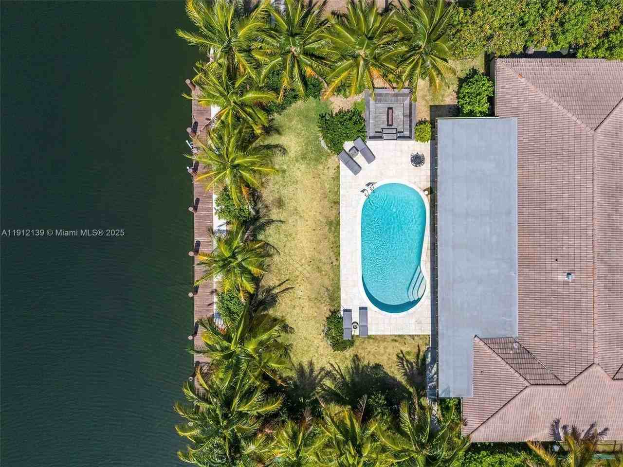 419 Alamanda Dr - Photo 5 of 31