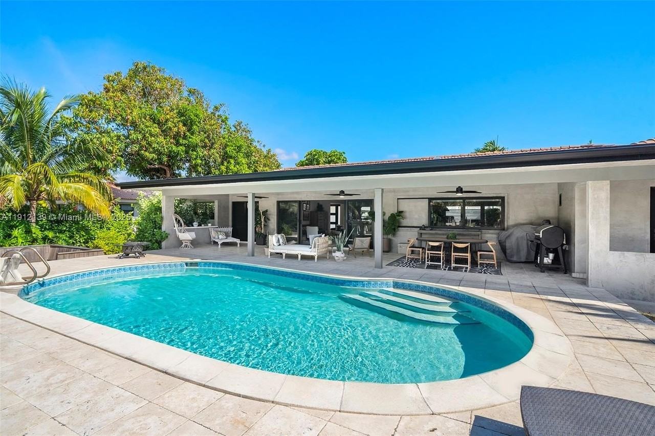 419 Alamanda Dr - Photo 7 of 31