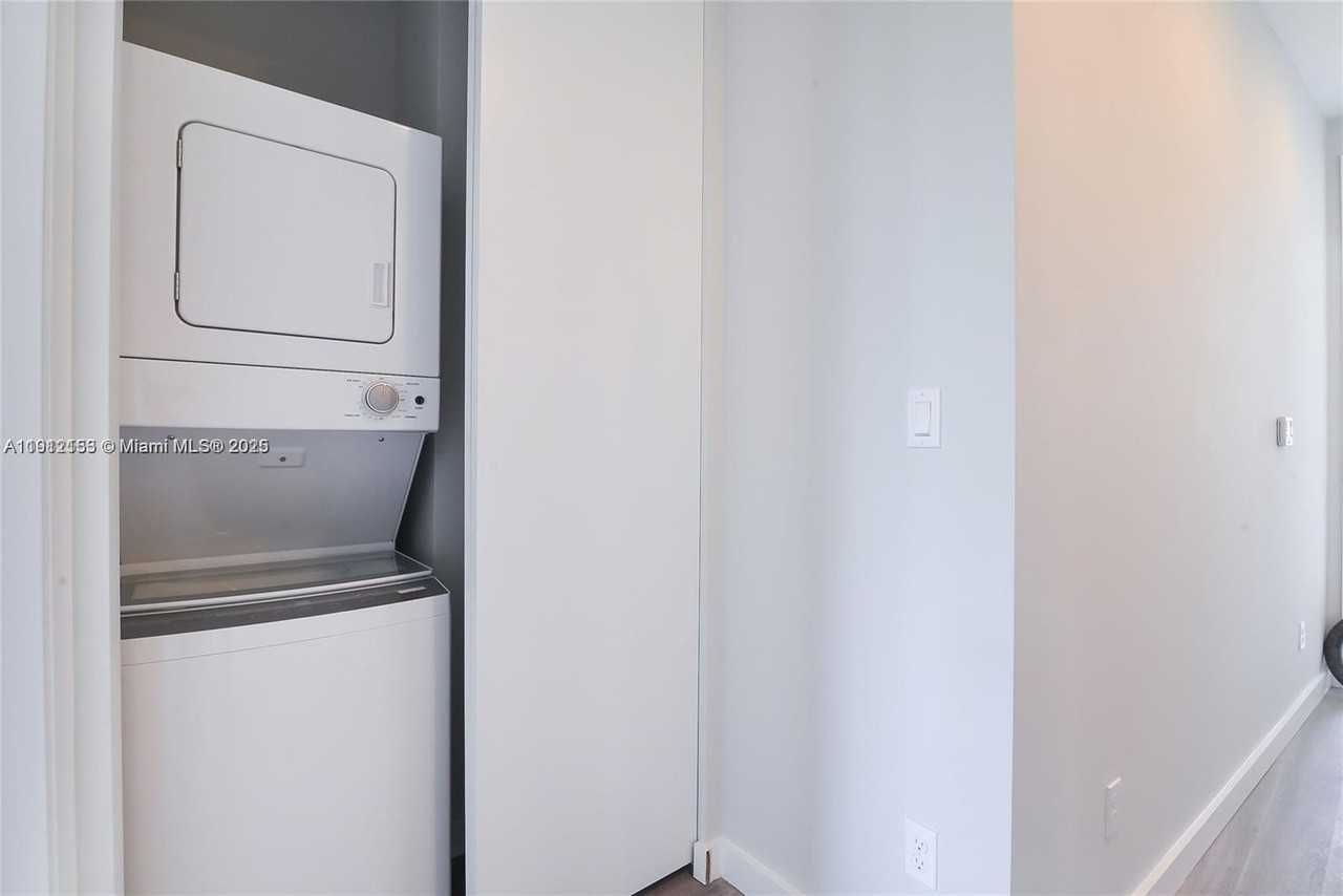 645 Ne 4th Ave #320 - Photo 7 of 9