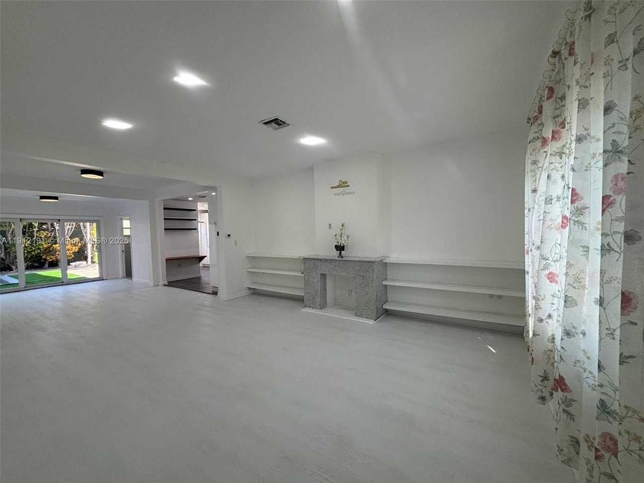 9324 Byron Ave - Photo 3 of 17