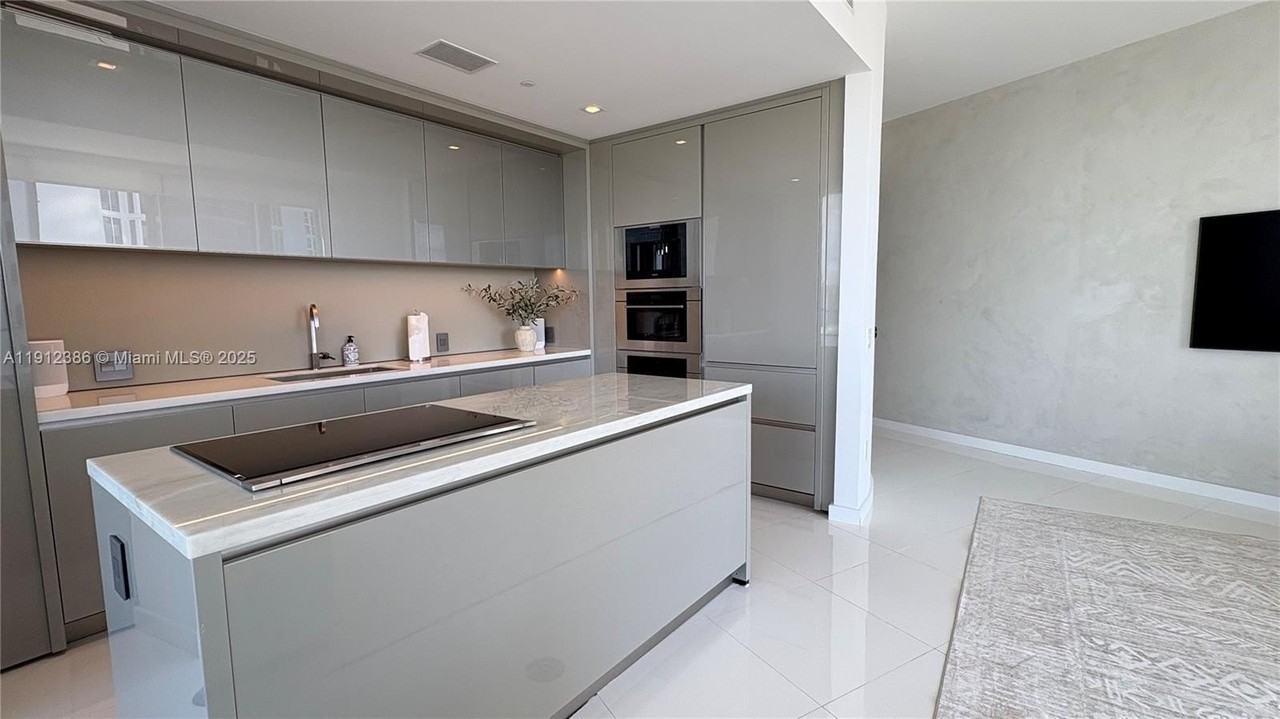 18975 Collins Ave #905 - Photo 3 of 26