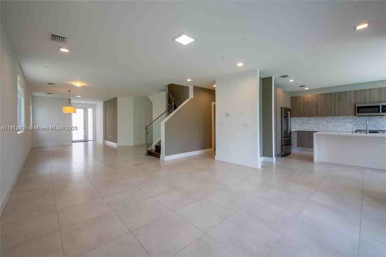 6839 Nw 103rd Ave #6839 - Photo 6 of 31