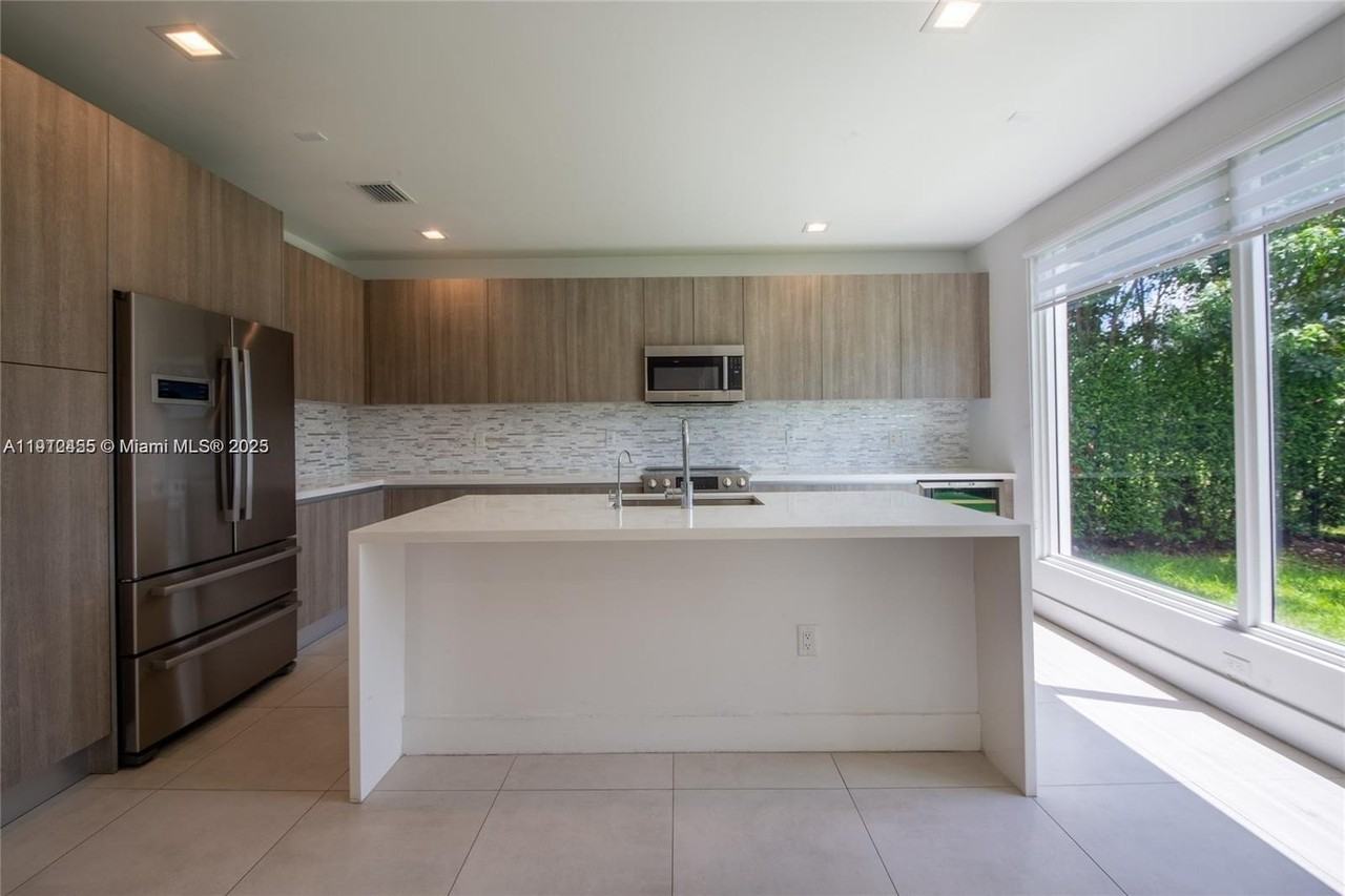 6839 Nw 103rd Ave #6839 - Photo 7 of 31