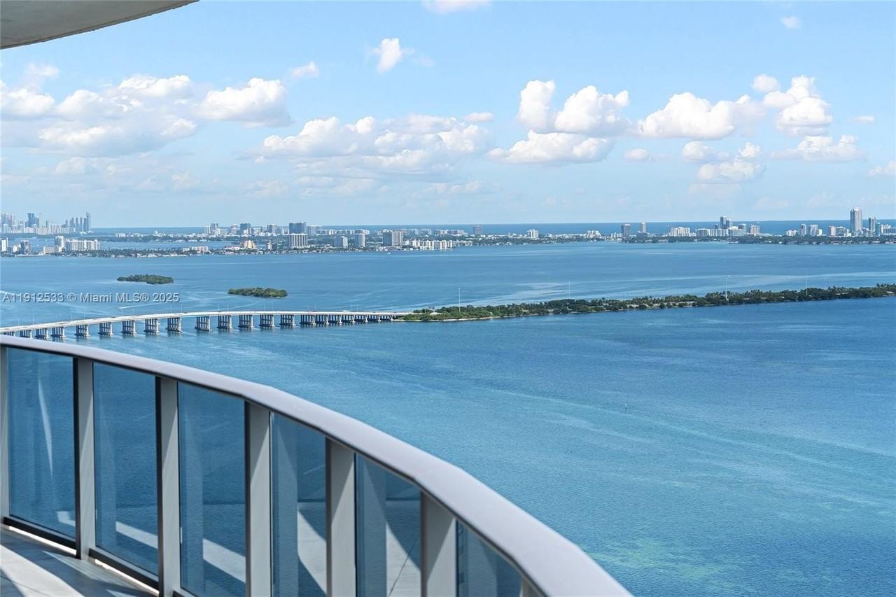 488 Ne 18th St #4612 - Photo 3 of 42