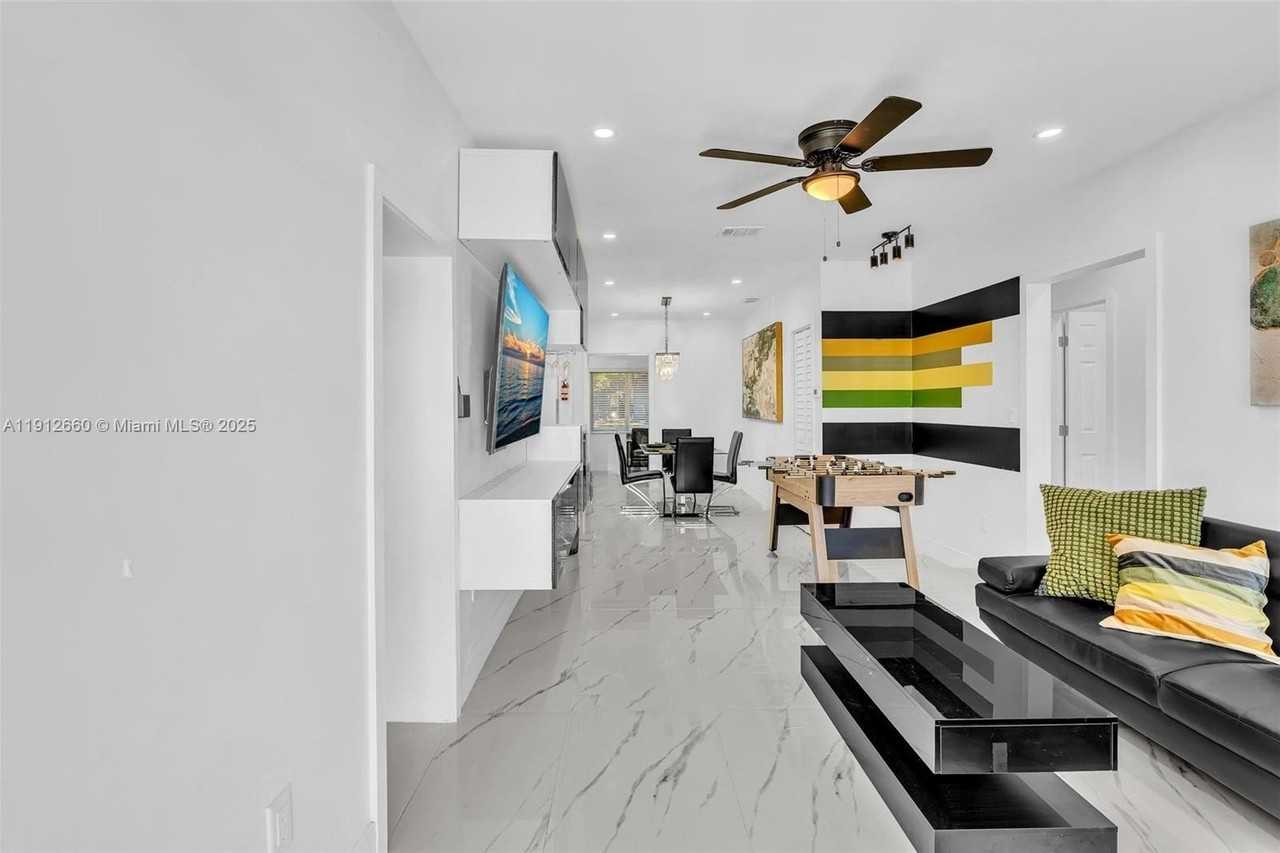 797 Nw 35th St - Photo 3 of 45