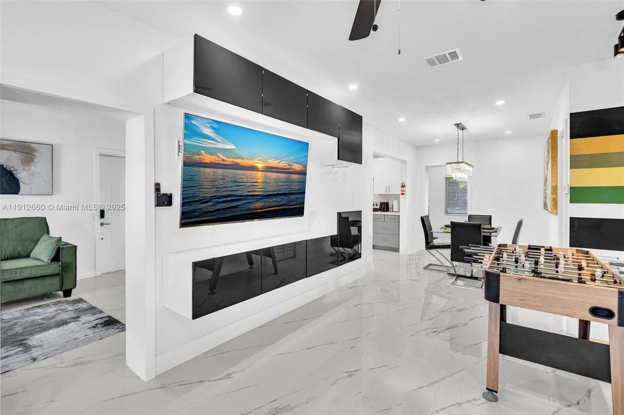 797 Nw 35th St - Photo 5 of 45