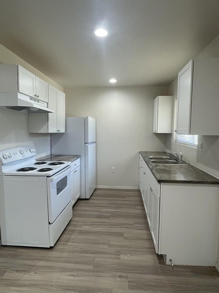 1601 East Grand Avenue - Photo 3 of 50