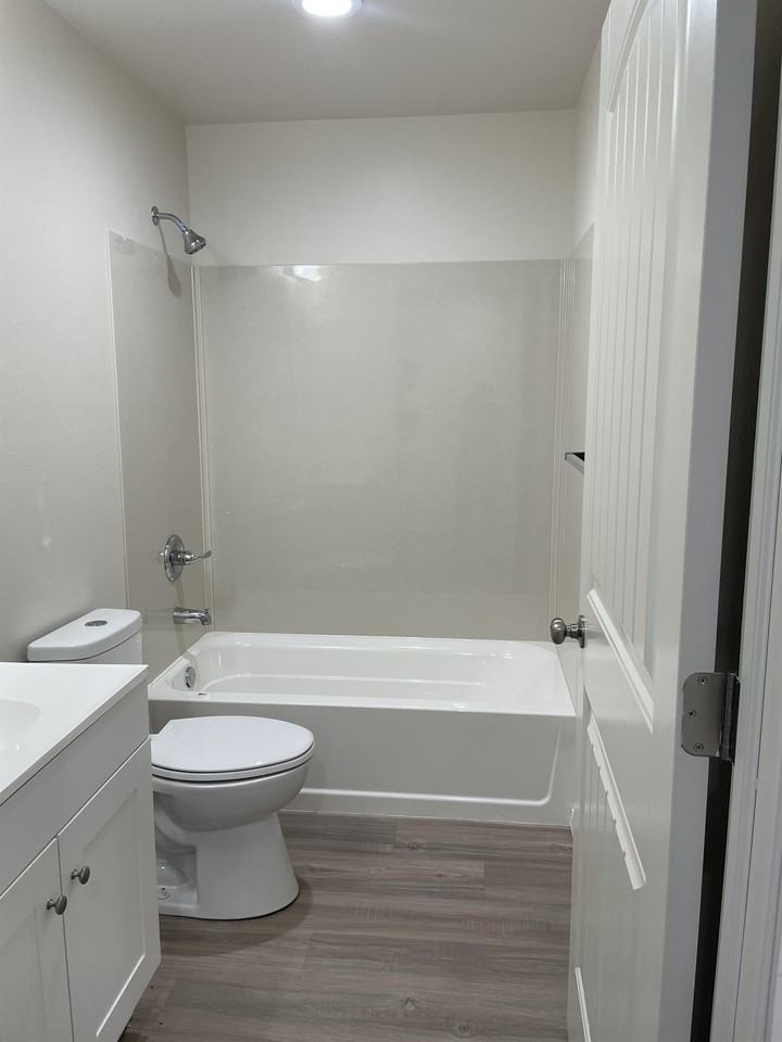 1601 East Grand Avenue - Photo 4 of 50