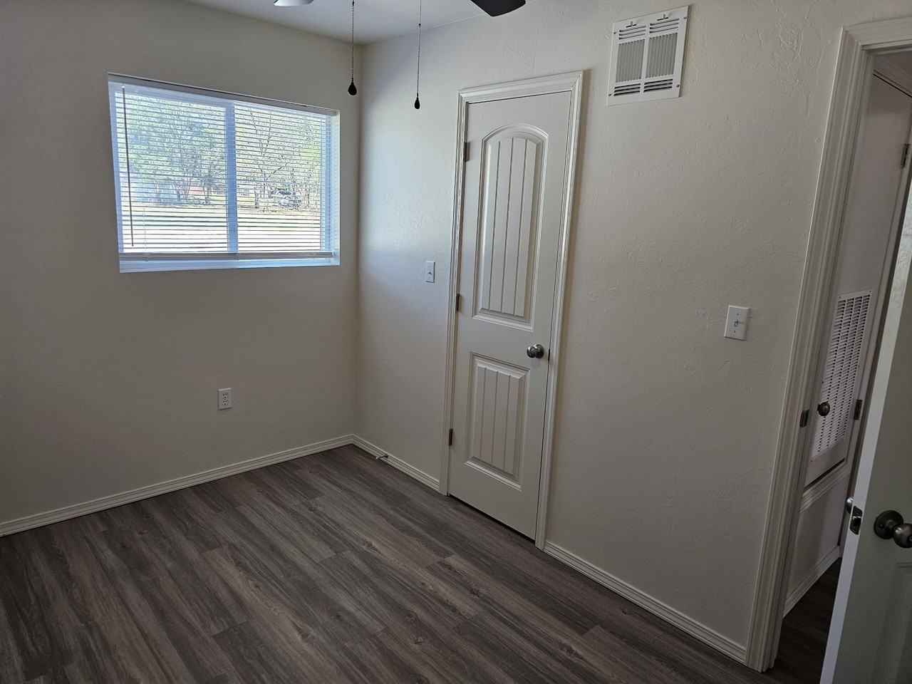 1601 East Grand Avenue - Photo 6 of 50