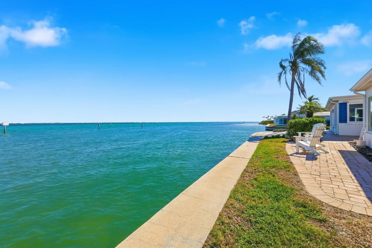 957 Spanish Dr N - Photo 5 of 37