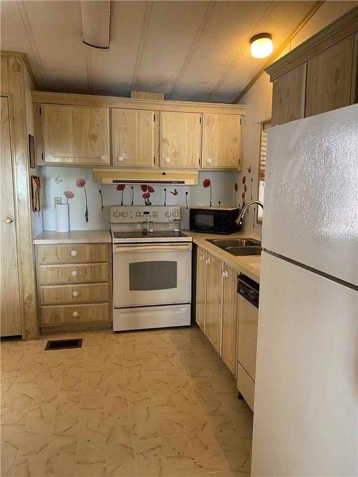 3 Meadow Cir - Photo 3 of 17