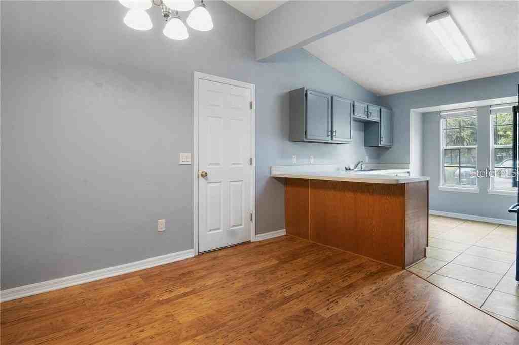 431 Nw 50th Blvd #K - Photo 2 of 10