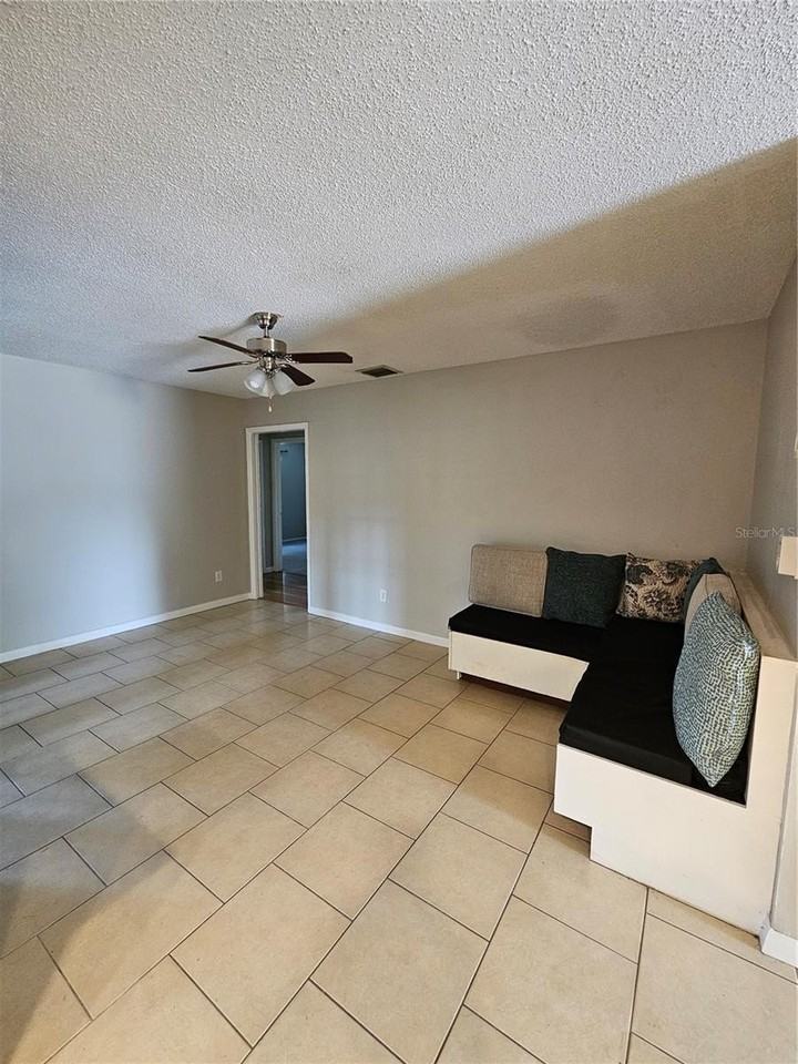 4907 Barcelona St - Photo 7 of 15