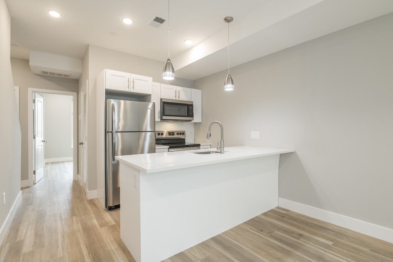 2009 North Darien Street - Photo 2 of 23