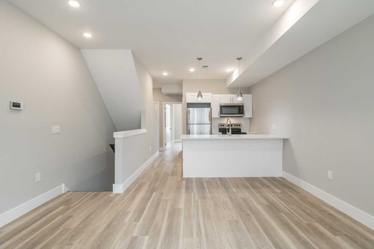 2009 North Darien Street - Photo 3 of 23