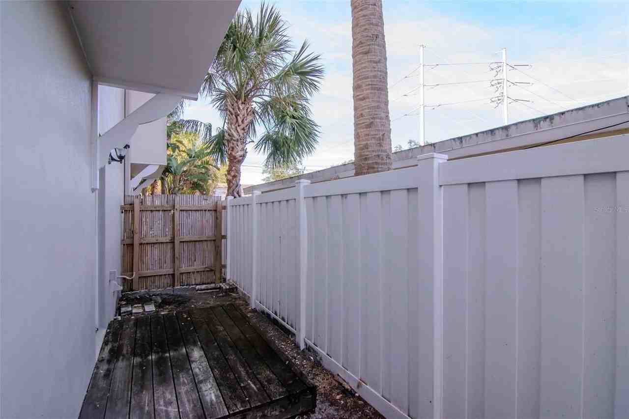 608 S Matanzas Ave #2 - Photo 7 of 33