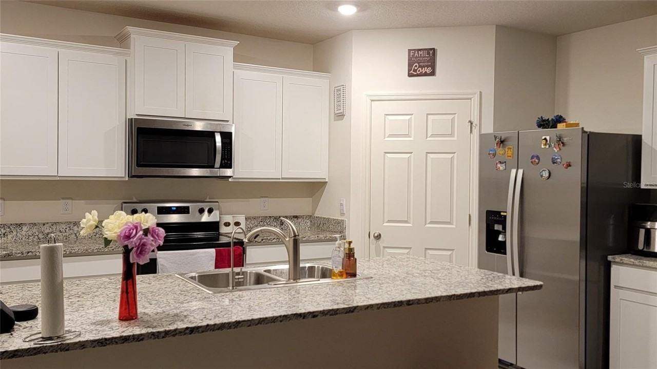 978 Remington Green Dr Se - Photo 2 of 10