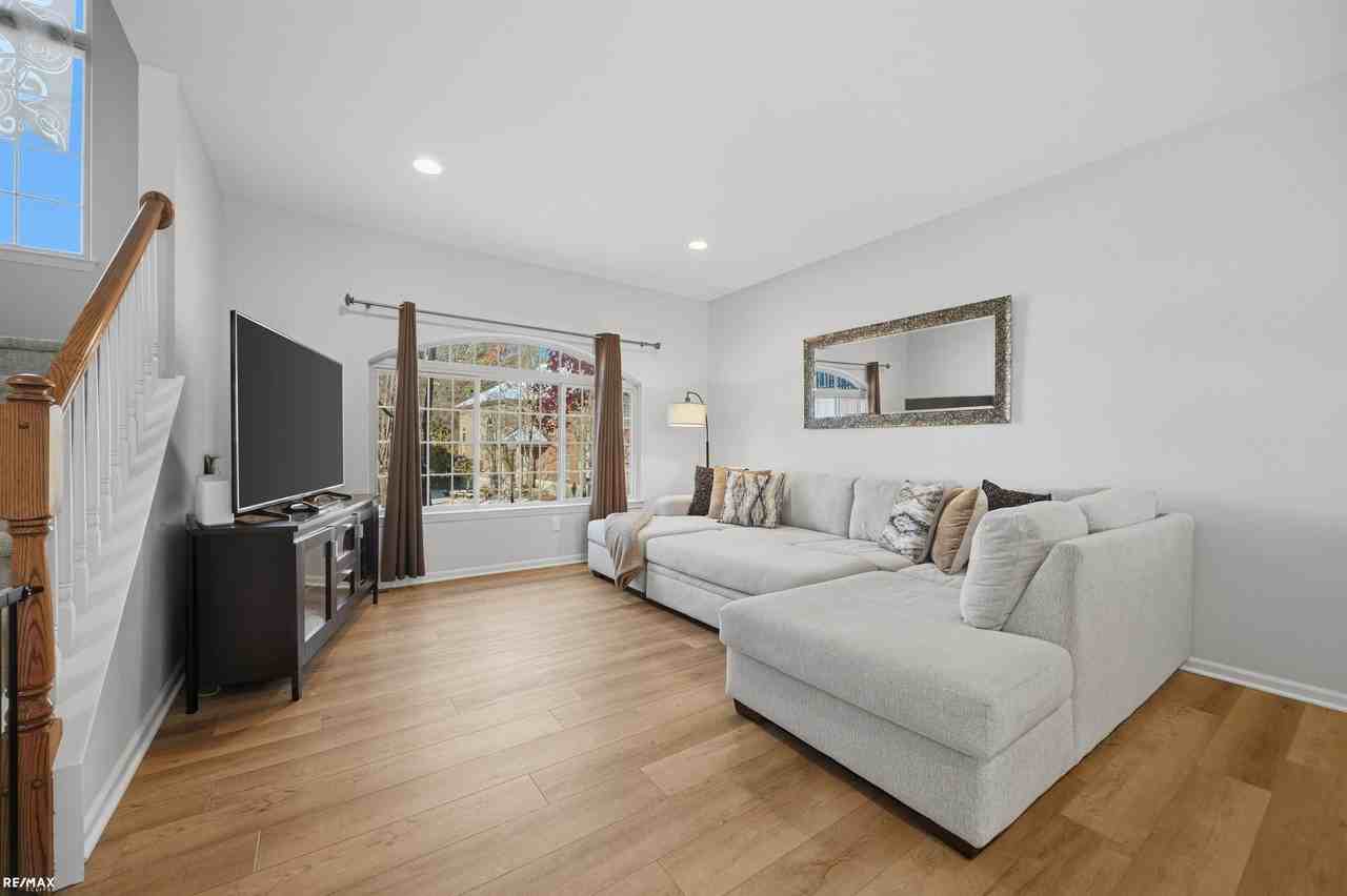 53094 Celtic Dr - Photo 2 of 26