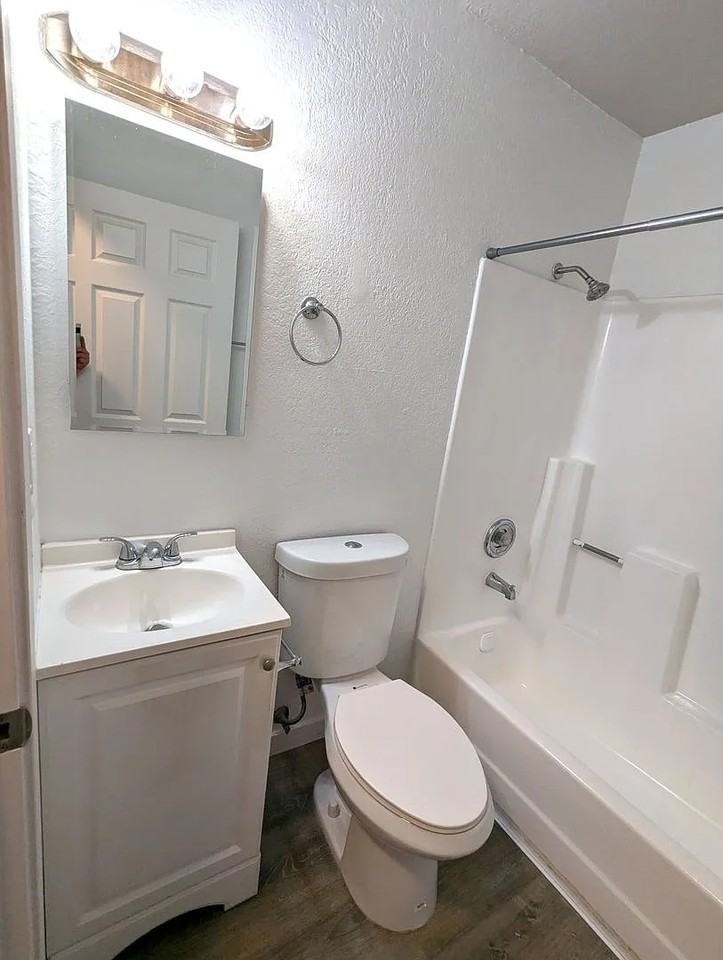 4546 60th Street - Photo 4 of 10