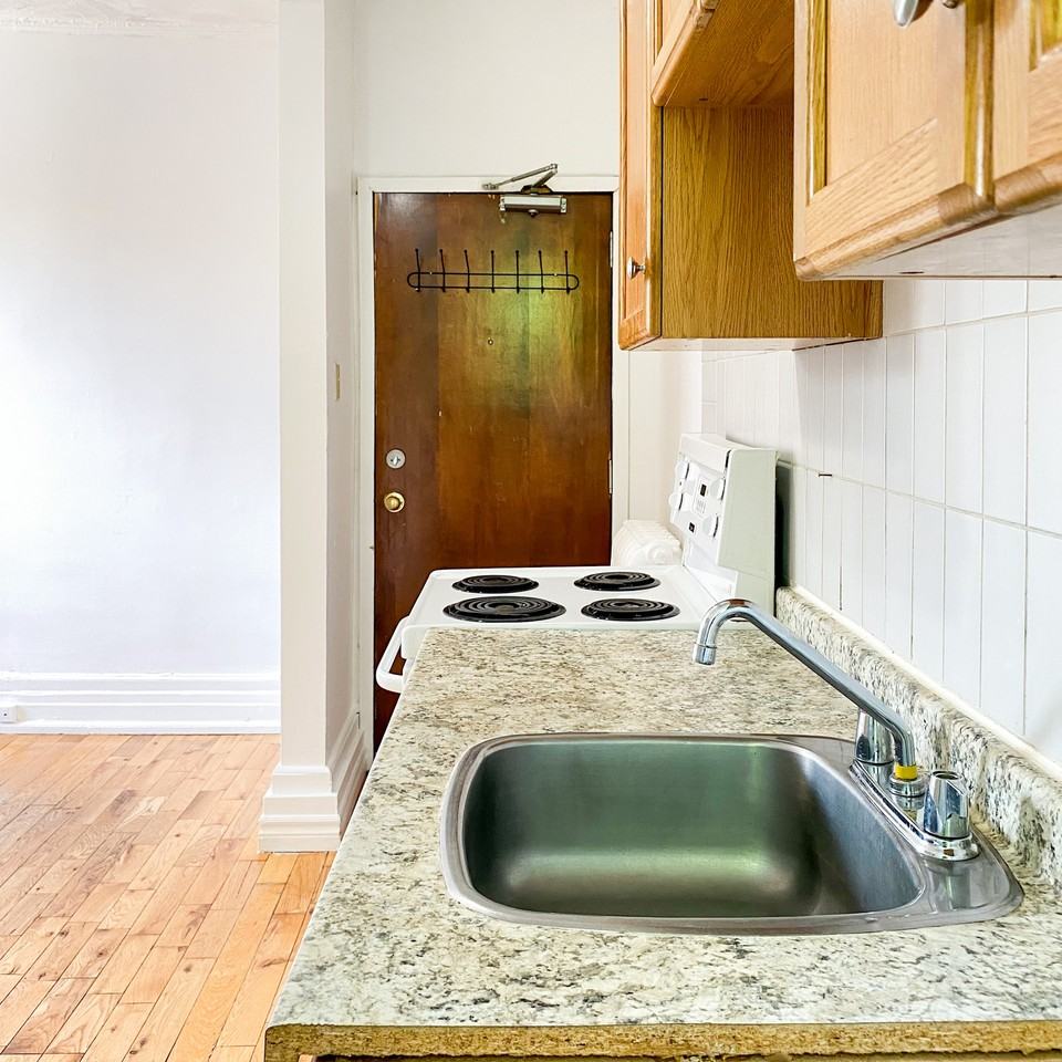 301 Wilbrod Street - Photo 4 of 13