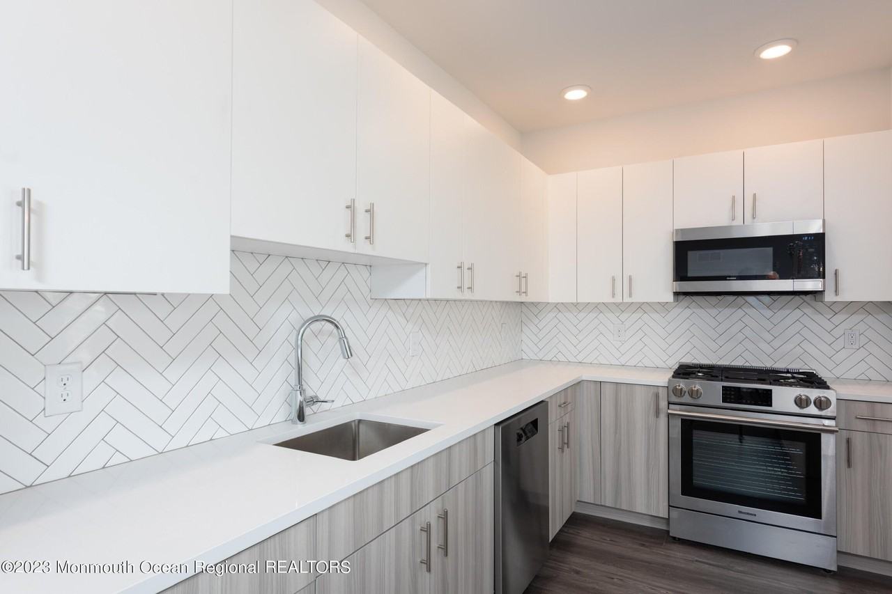 24 Mechanic St Apt 208 #208 - Photo 4 of 17