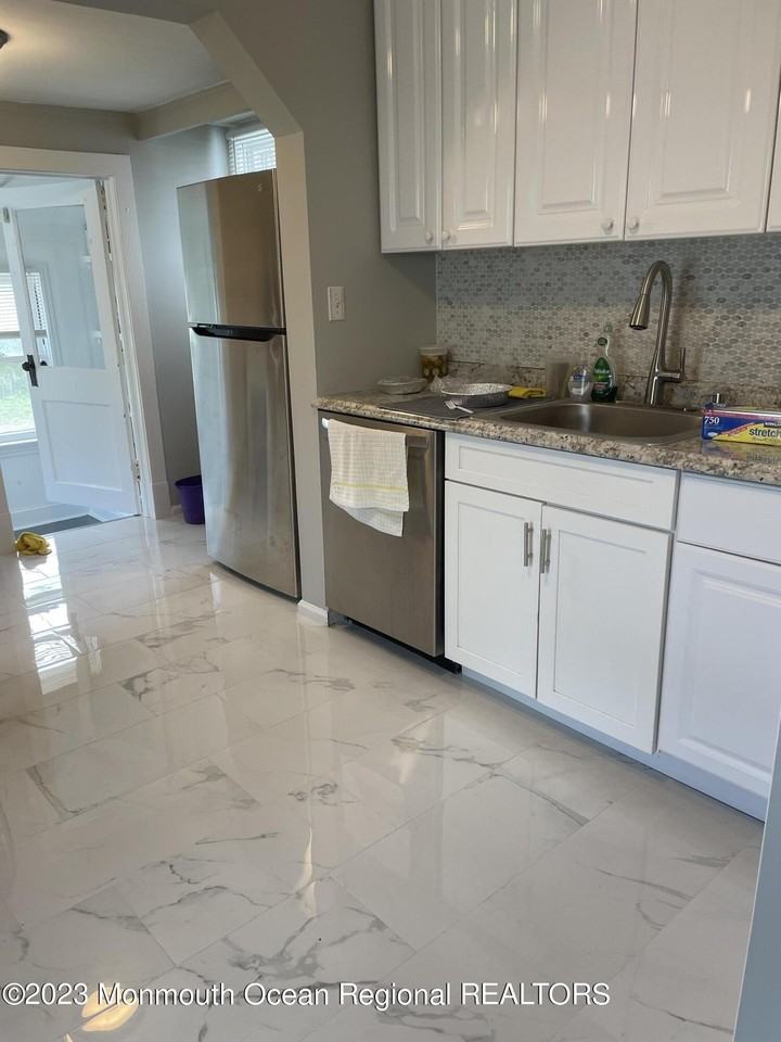 12 Wyckoff St - Photo 4 of 6