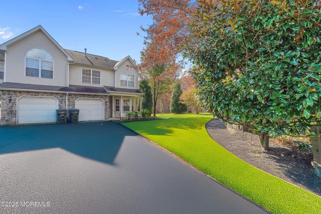 11 Saratoga Ct - Photo 2 of 41