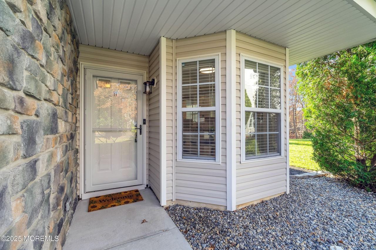 11 Saratoga Ct - Photo 4 of 41