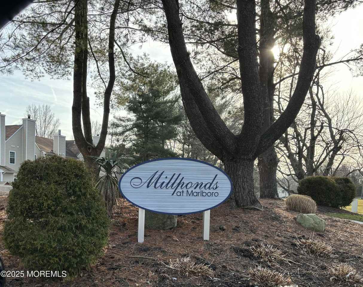 481 Hawthorne Pl - Photo 2 of 36