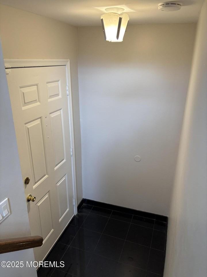 481 Hawthorne Pl - Photo 3 of 36