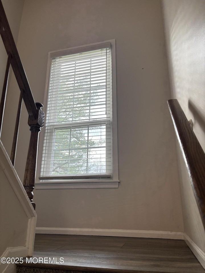 481 Hawthorne Pl - Photo 5 of 36