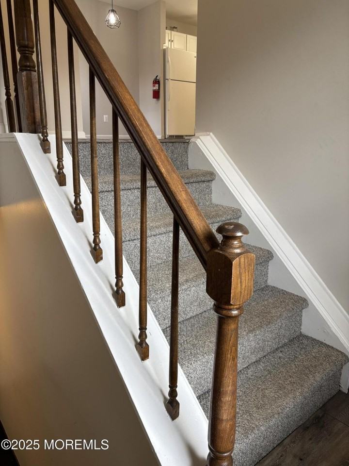 481 Hawthorne Pl - Photo 6 of 36