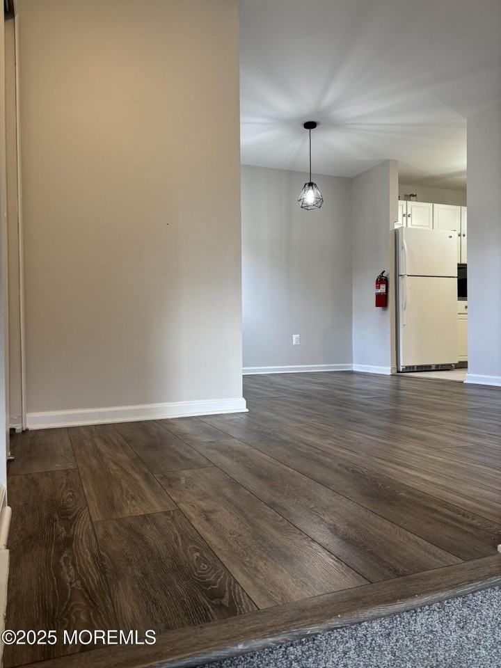 481 Hawthorne Pl - Photo 7 of 36