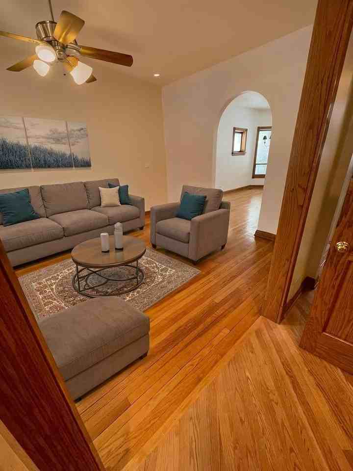 3857 North Hermitage Avenue - Photo 3 of 17