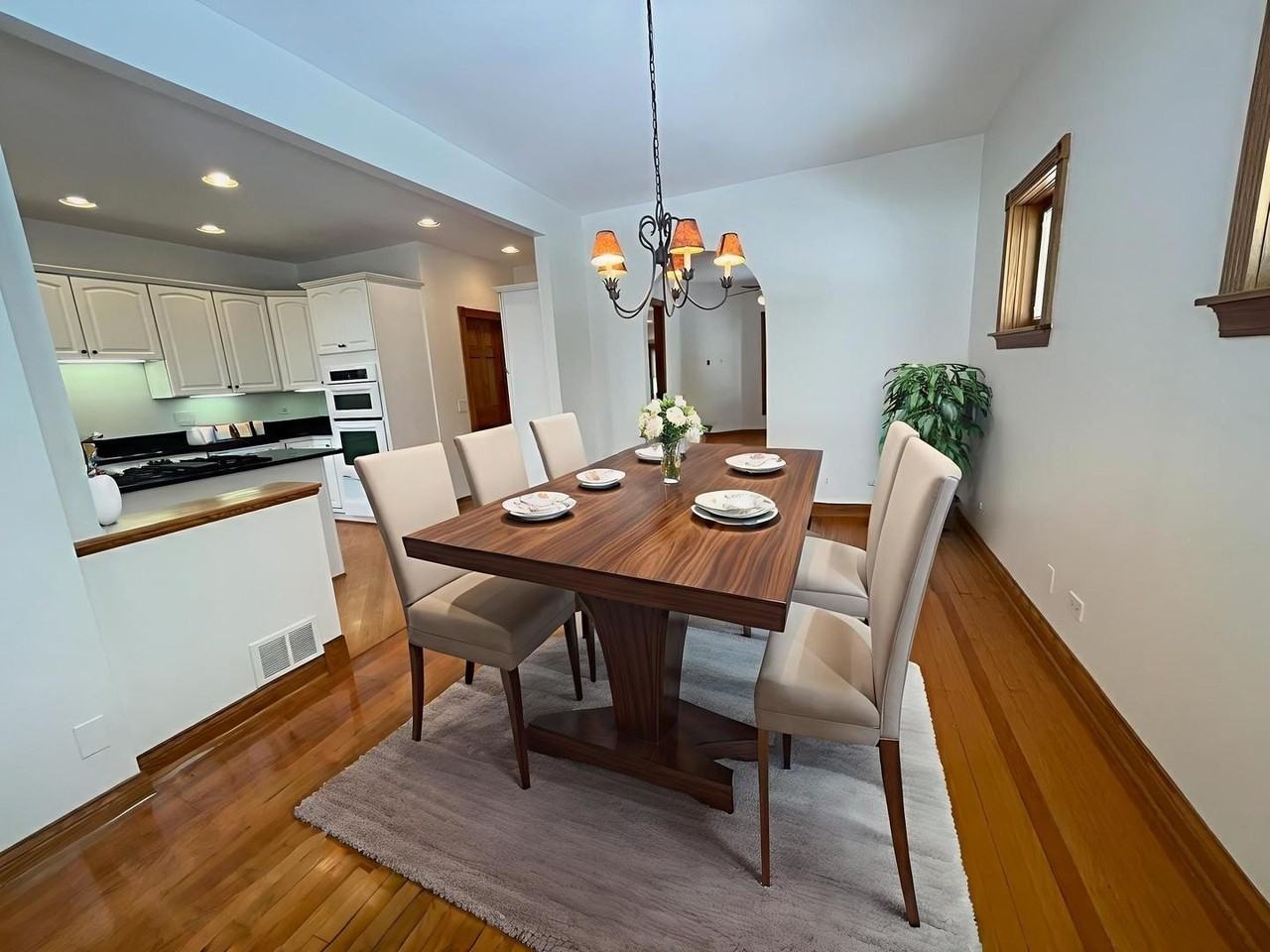 3857 North Hermitage Avenue - Photo 4 of 17